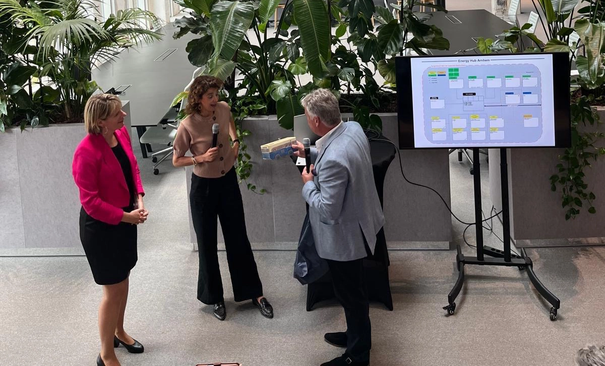 Minister Hermans bezoekt Landelijk Expertisecentrum Netcongestie