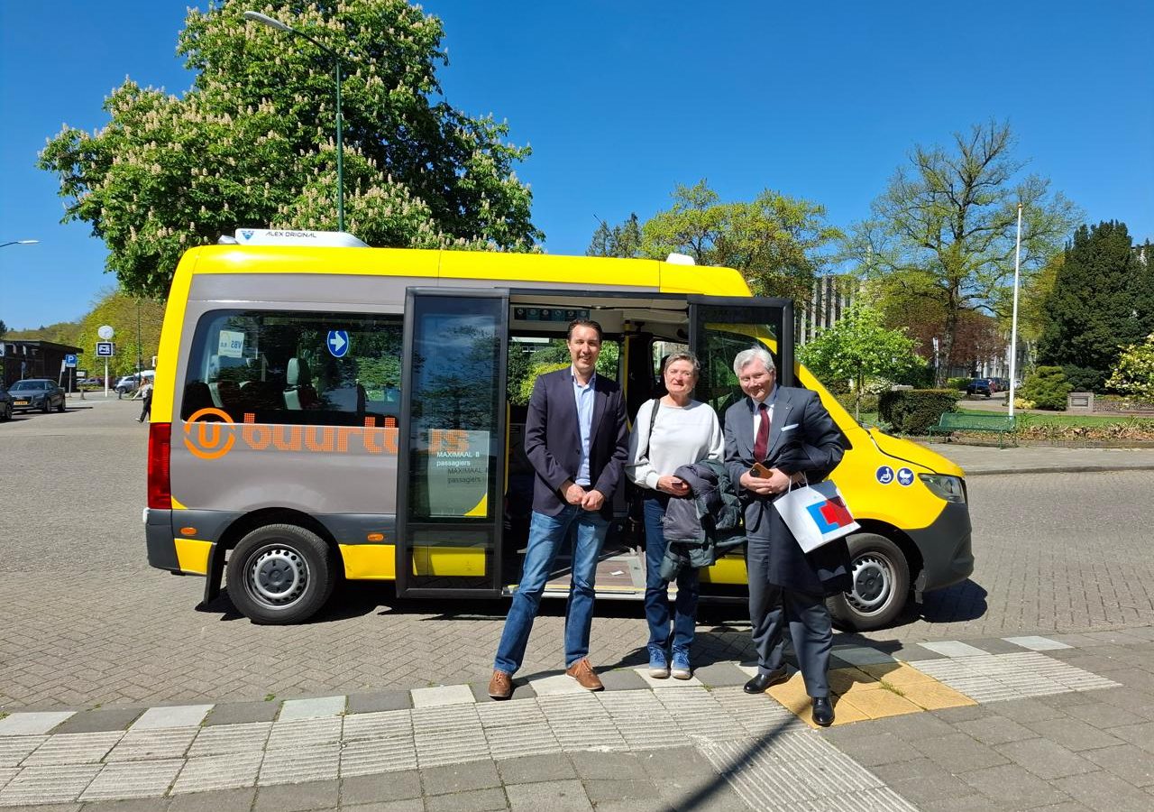 Een werkbezoek aan de buurtbus: ook zeer gewaardeerd onderdeel van het OV!