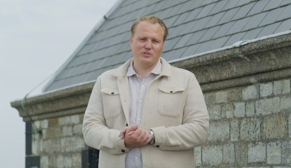 Een bekend gezicht op tv!