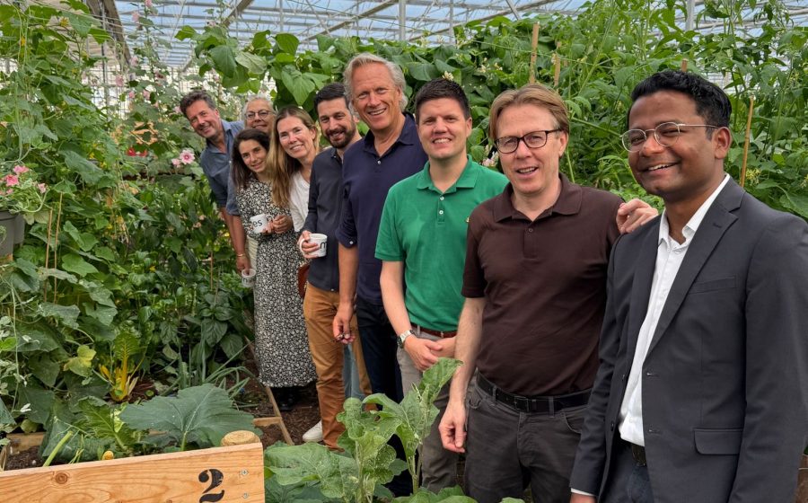 VVD bezoekt MOES tuinen