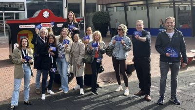 VVD 6 groepsfoto bij flyeractie