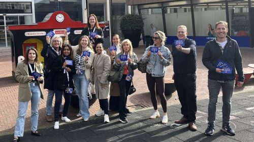 VVD 6 groepsfoto bij flyeractie