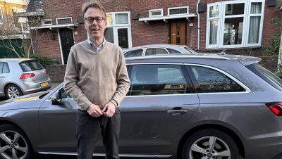 VVD Menno bij kabelgoot