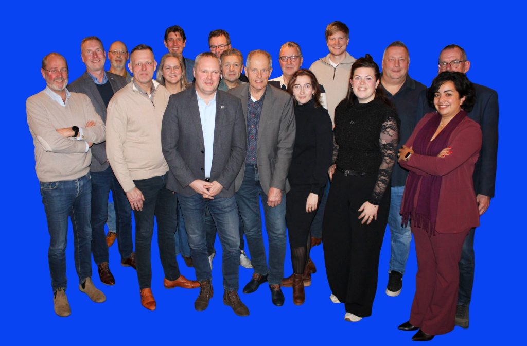 Onze lokaal liberalen verspreiden flyer in Aa en Hunze