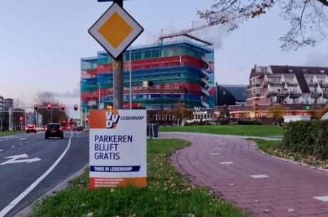 Als VVD hebben we de afgelopen jaren een belangrijke bijdrage geleverd aan het verbeteren van de verkeersituatie in ons dorp. Door verschillende verkeersknelpunten in ons dorp aan te pakken, vermindert de overlast, versterkt de veiligheid en helpen wij sluipverkeer voorkomen.