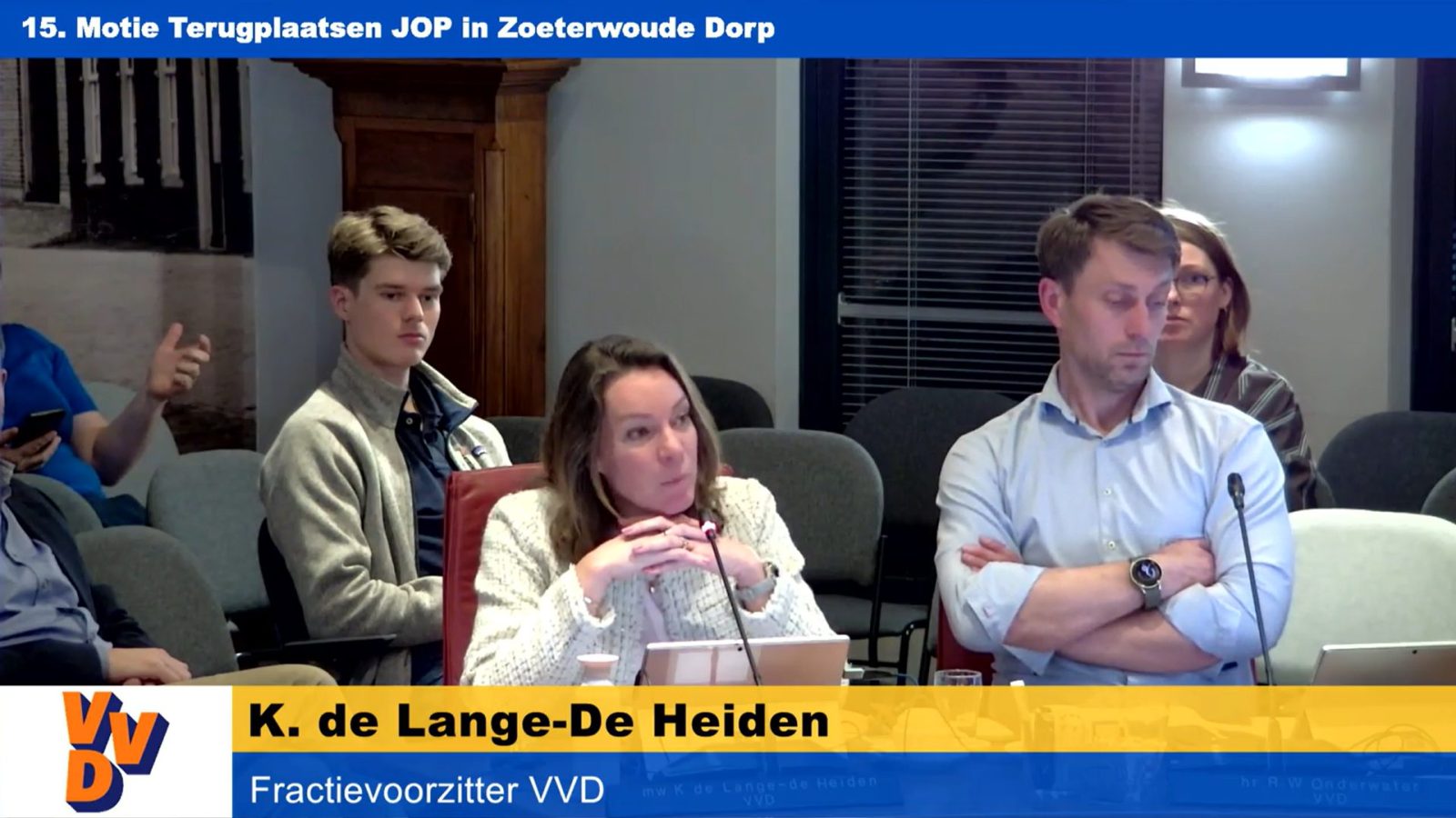 VVD fractievoorzitter Kitty de Lange-De Heiden (VVD Zoeterwoude) spreekt tijdens de raadsvergadering over de motie terugplaatsen JOP in Zoeterwoude Dorp