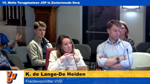 VVD fractievoorzitter Kitty de Lange-De Heiden (VVD Zoeterwoude) spreekt tijdens de raadsvergadering over de motie terugplaatsen JOP in Zoeterwoude Dorp