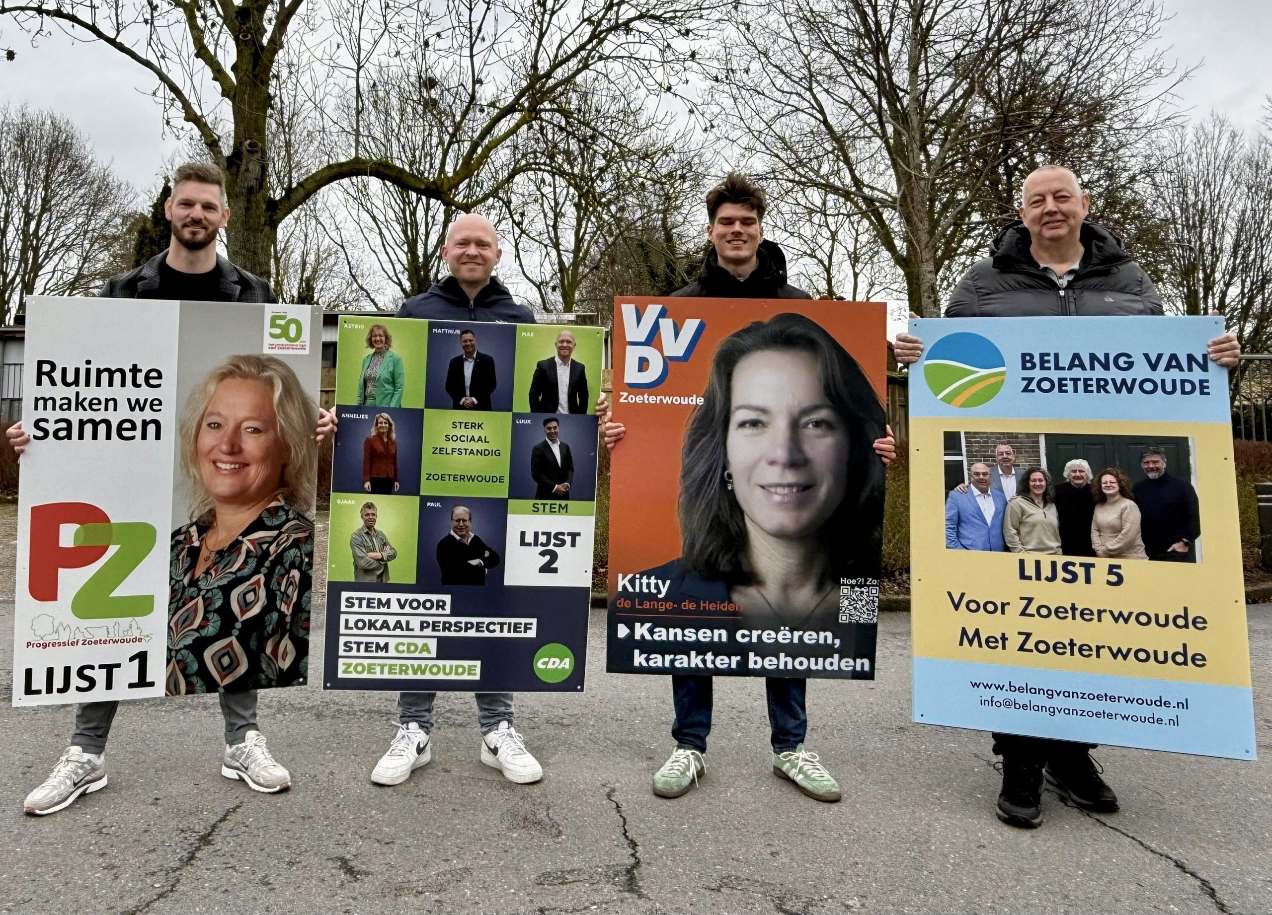 Partijen plaatsen samen verkiezingsborden in Zoeterwoude voor de gemeenteraadsverkiezingen van 18 maart