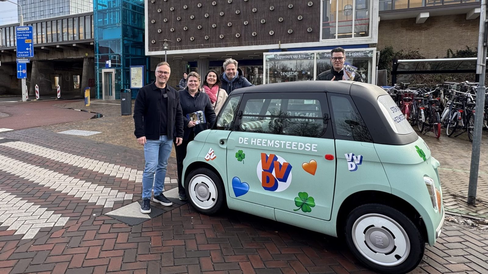 De Heemsteedse VVD bij NS intercity station Heemstede-Aerdenhout