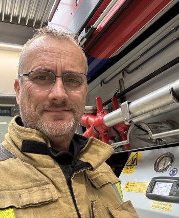 Foto van Hans Willems in Brandweeroveral