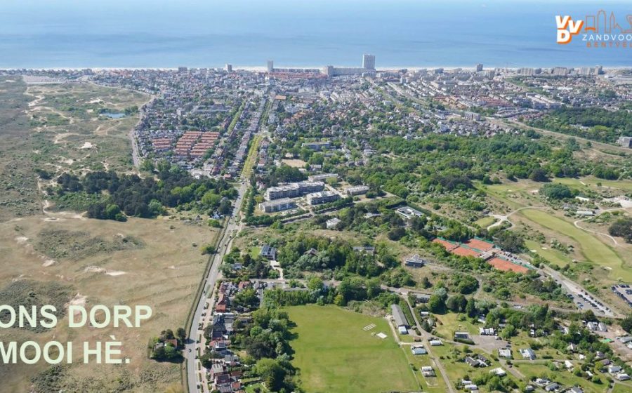 Luchtfoto gemeente Zandvoort. Oogpunt is van de Zandvoortselaan naar de kust