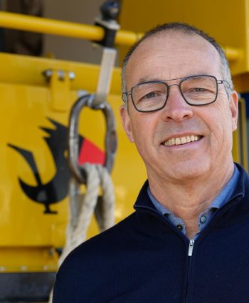 Foto van Jim Keur. Op de achtergrond in een voertuig van de KNRM te zien.