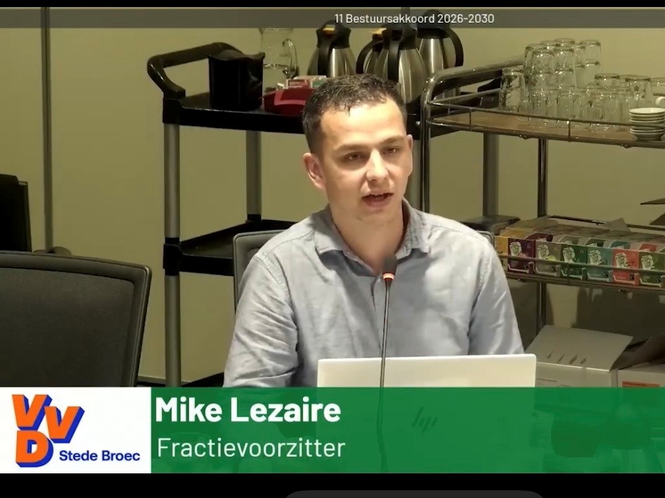 Mike Lezaire geeft een pitch over het coalitieakkoord 2026-2030