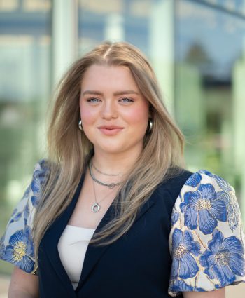 Portret July van Luijk