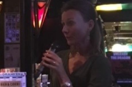 Caroline Nagtegaal tijdens het Politiek Café