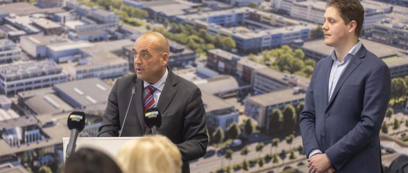 Werner van Damme en Jordy Loof bij de presentatie van het coalitieakkoord