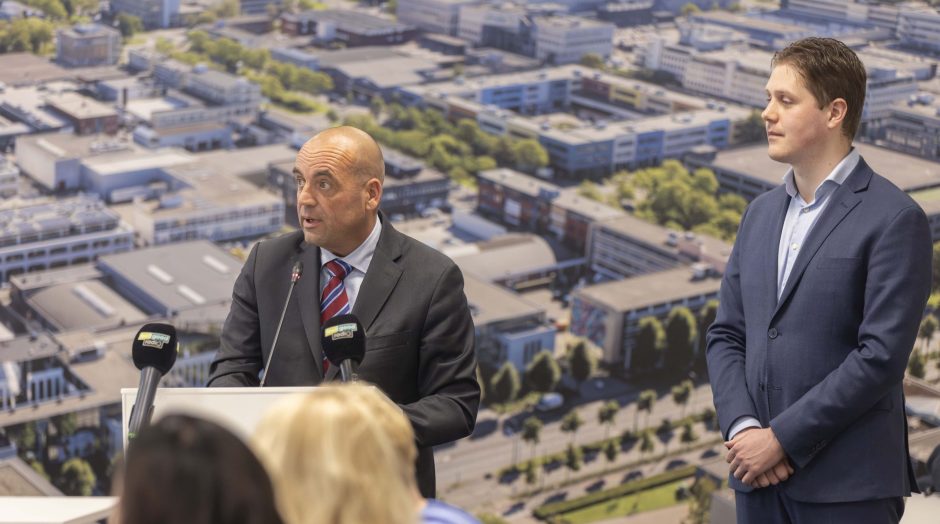 Werner van Damme en Jordy Loof bij de presentatie van het coalitieakkoord